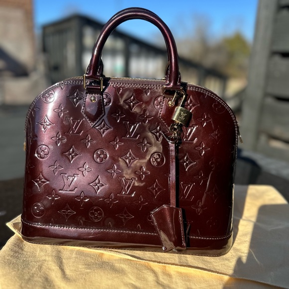 Louis Vuitton Vernise Alma BB - Picture 12 of 16